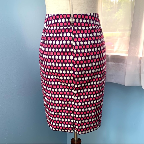Ann Taylor Pink and White Square Print Pencil Skirt Petite - Picture 3 of 7